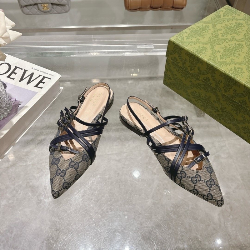G*u*i sandals